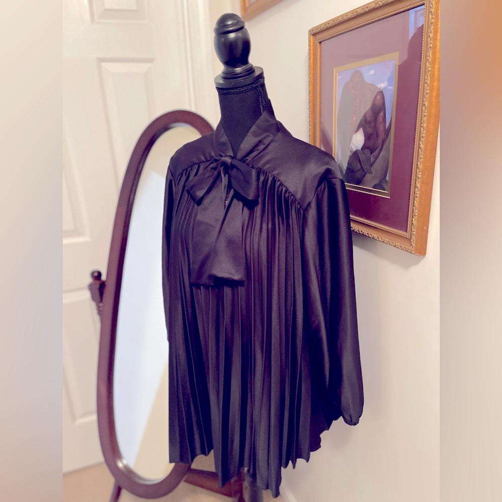 Limited Plus Black Bow tie/Pleated The Limited Plus Blouse SZ